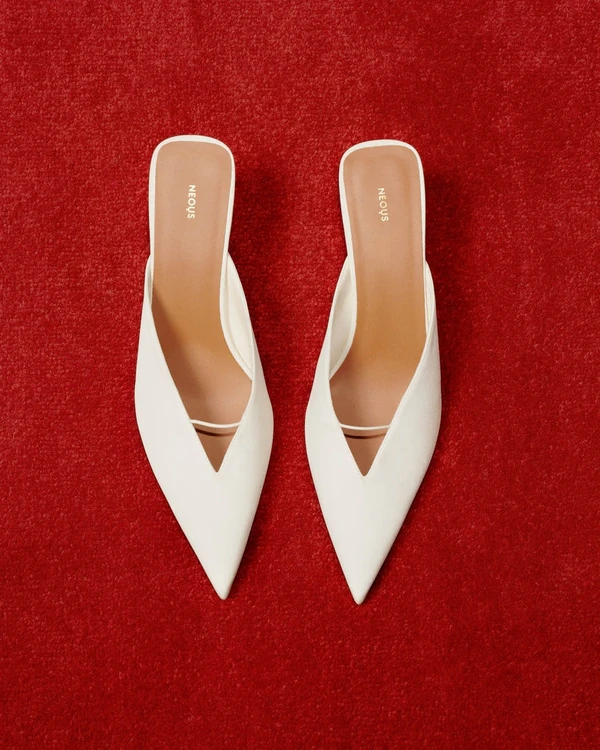 The Best Bridal Shoes for Every Wedding Dress Style & Silhouette — photo 1