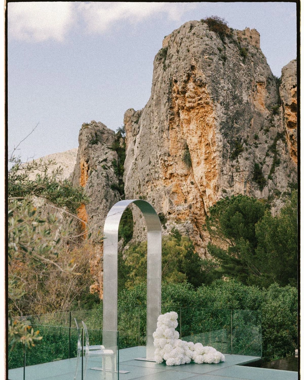 A Mediterranean Sunset Soirée With a Fresh Citrus Sixties Twist