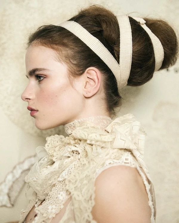20 It-Girl Bridal Hair Accessories Beyond the Veil