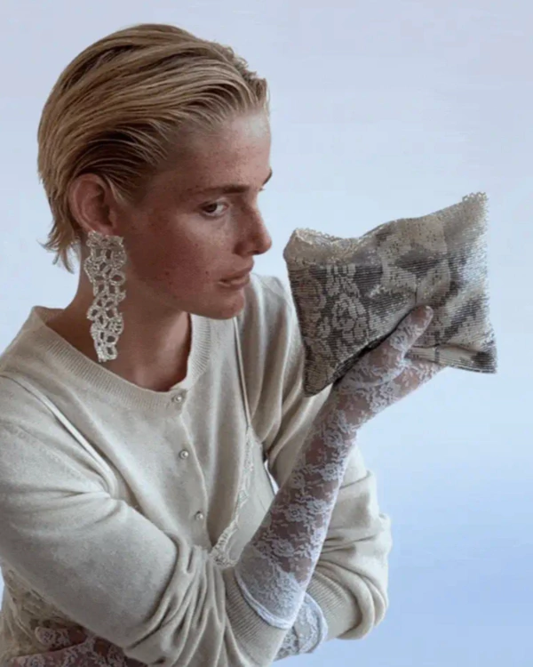 30 Chic Pouches for the Fashion Bride