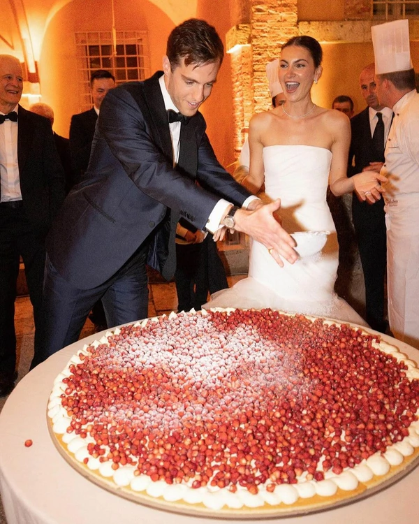 Trend: Giant Single-Tier Wedding Desserts