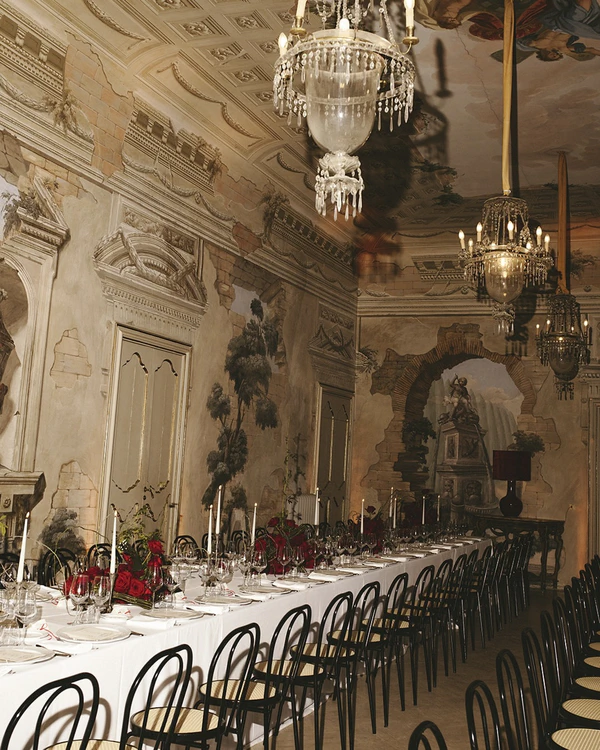 A Cinematic Wedding with Sculptural Installations & a Vibrant Palette in Sicily