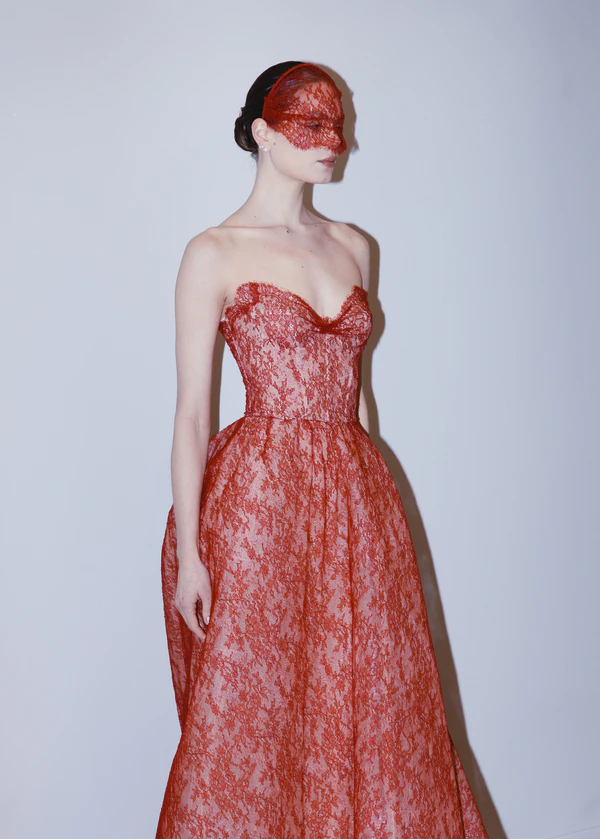 <a href="https://www.instagram.com/moniquelhuillier?igsh=cDJmdjZkMTF6b295">Monique Lhuillier</a>, Photography: <a href="https://www.instagram.com/ceremonybyalexmari?igsh=OWFvdDMweXF2dGFn">Alex Mari</a>