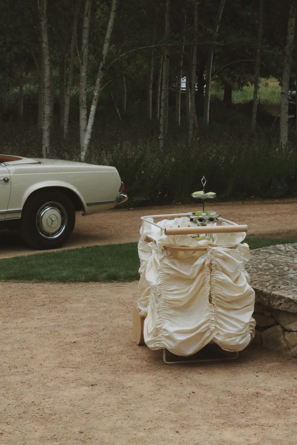 A Contemporary Chrome & Chartreuse Black-Tie Wedding Reimagines the Southern Highlands