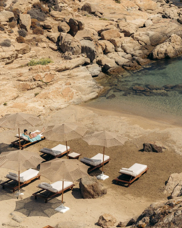 <a href="https://www.instagram.com/p/DBOxKqBsQZA/?img_index=1" target="_blank">Cali Mykonos</a>