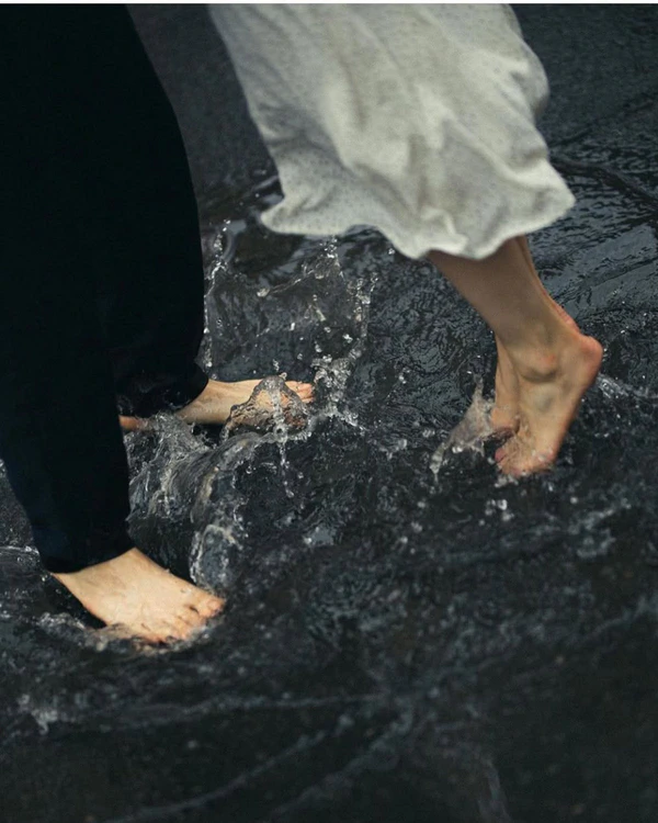 Rainy Day Date Ideas: Romantic, Cozy, and Creative Things to Do Indoors — photo 2