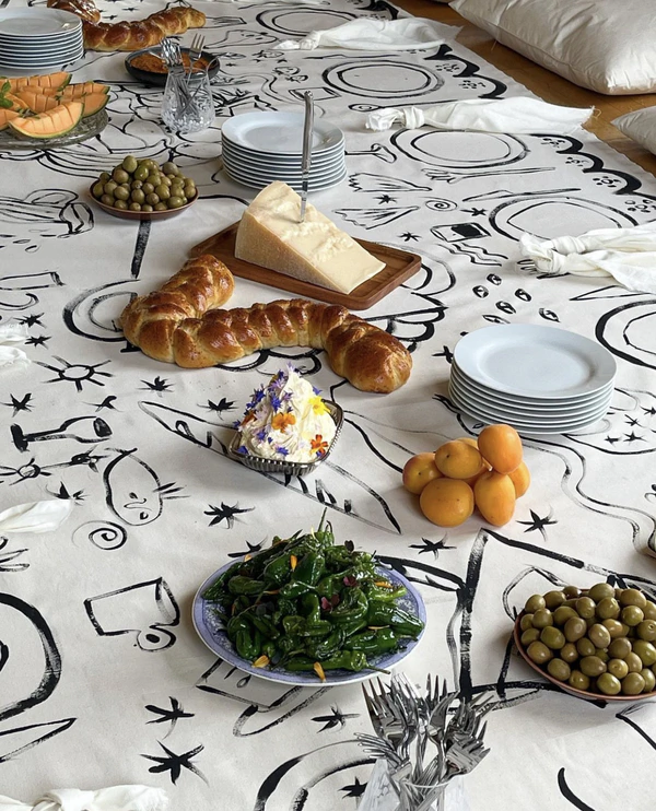 It's House Parties Season: Christmas Tables Trends