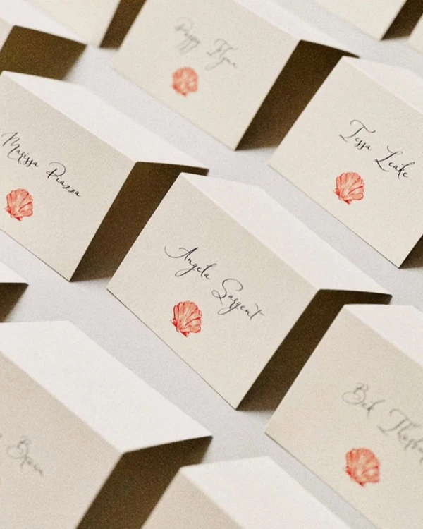 30 Creative Place Card Ideas for Summer Weddings & Events — photo 2