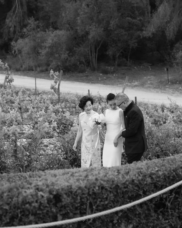 Is Asking Friends and Family to Help with Your Wedding a Good Idea?