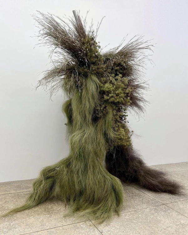 Trend: Overgrown Foliage Installations — photo 1