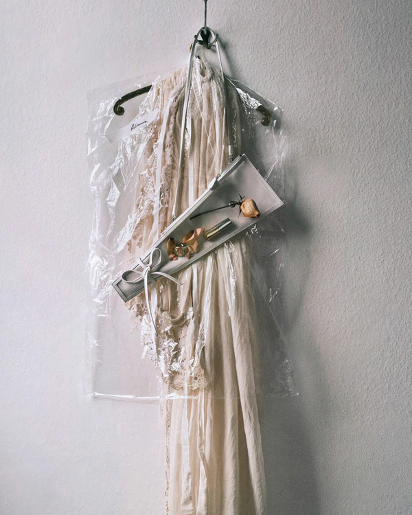 30 Fun & Novelty Clutch Ideas for the Bride Who Wants to Stand Out