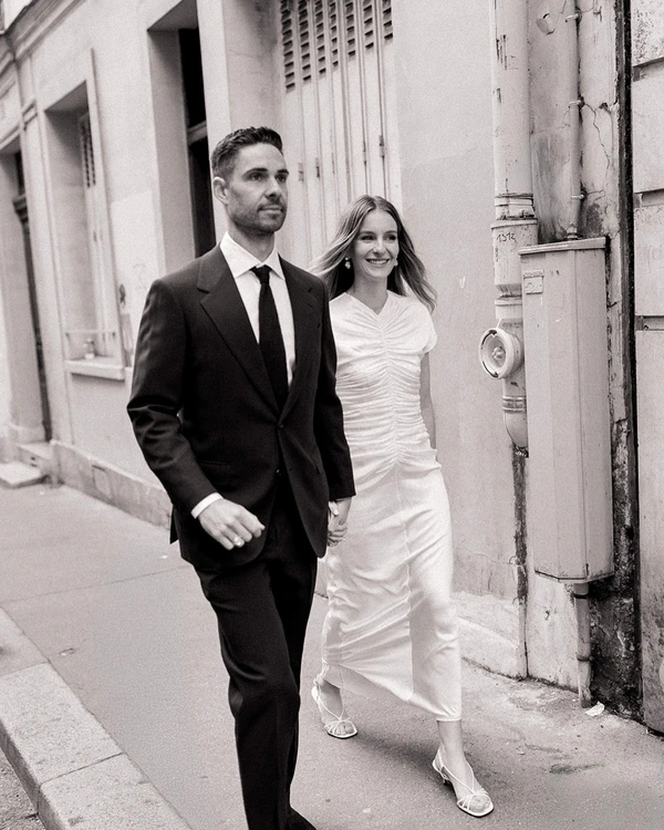 <a href="https://www.instagram.com/p/DExCjFQC99m/?img_index=5" target="_blank">Couplet Photo</a>