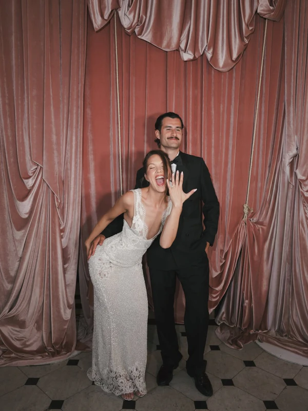 40 Unique Portraits Ideas for the Bride and Groom