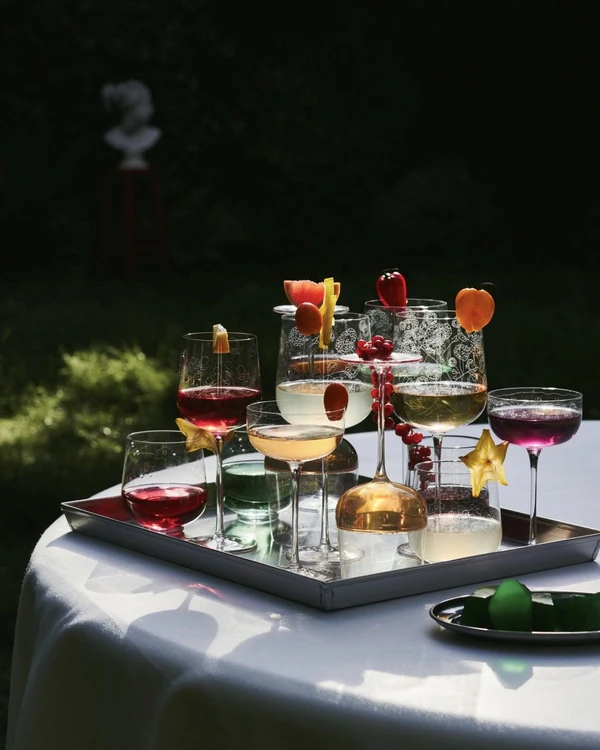 40 Trendy Ideas for Serving Your Wedding Cocktails