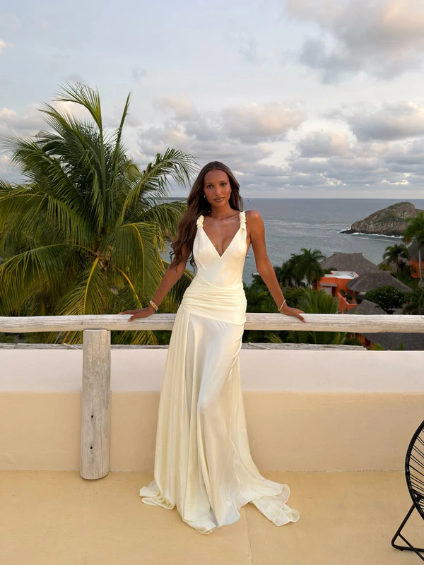 Content: <a href="https://www.instagram.com/p/DcCHp01krIW/?img_index=8&amp;stkn=MWxwa3FsbGFmczlodg==">Jasmine Tookes</a>