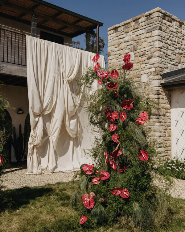 A Slim Aarons Inspired Wedding with Tropical Touches in the Byron Bay Hinterland