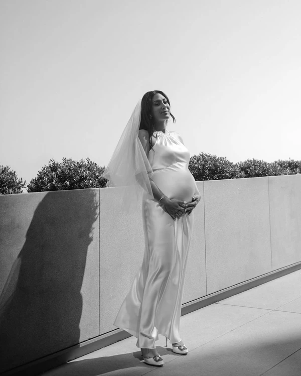 21 Maternity Dresses for Brides — photo 1