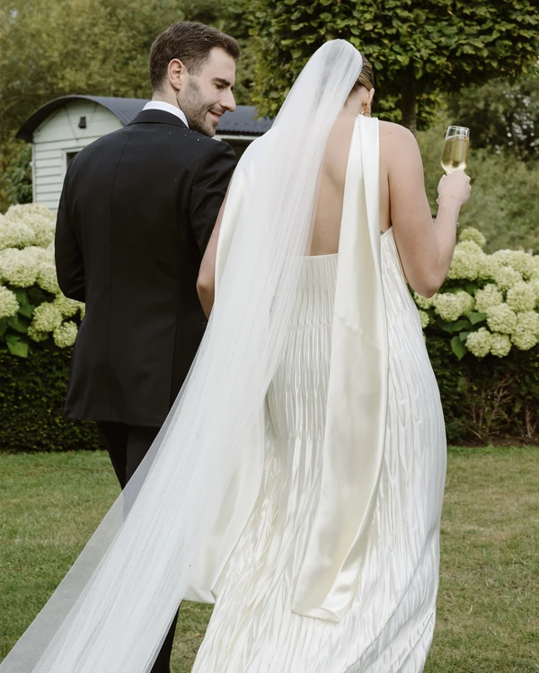 A Romantic Wedding at a Timeless English Countryside Estate