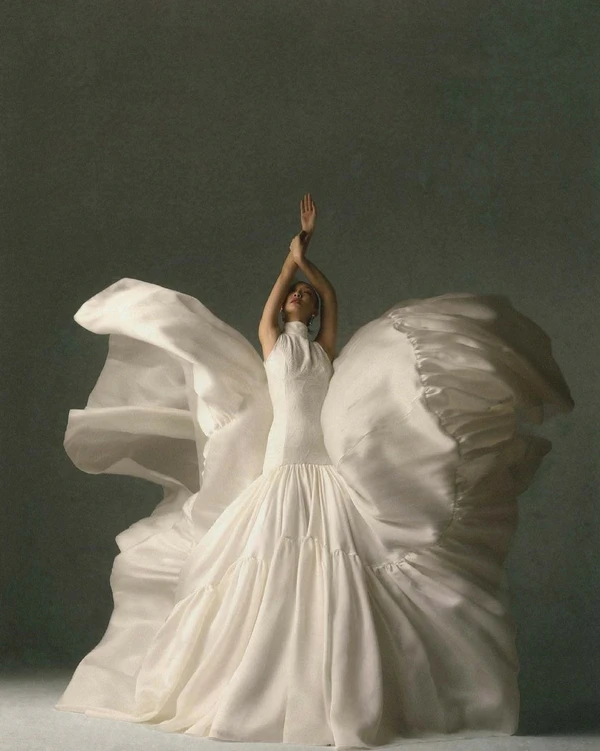 How To Choose The Best Wedding Style For a Size-Zero Bride