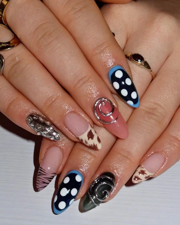 <a href="https://www.instagram.com/p/DVn5W0ACKpo/">Nailz by Fatii</a>