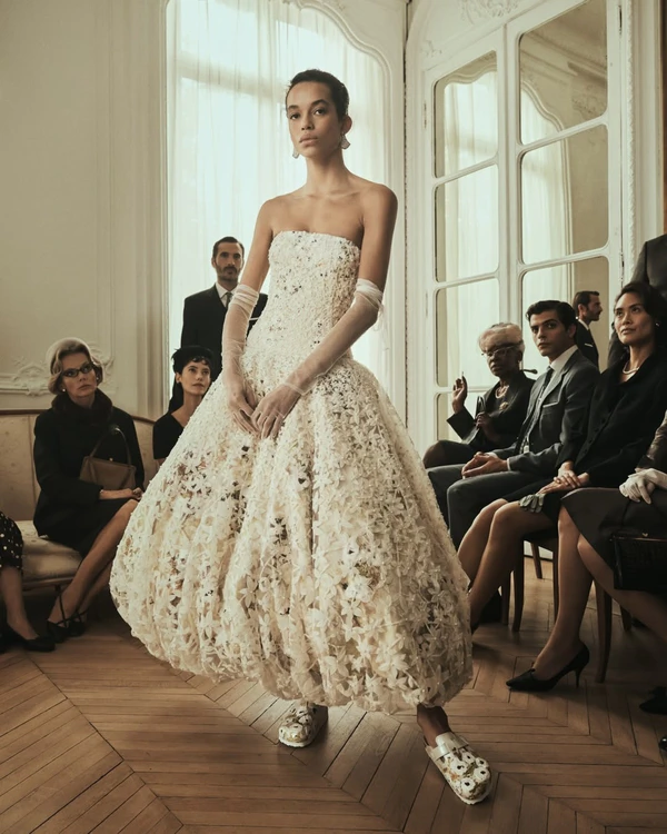 20 Textural Bridal Dresses We're Crushing On