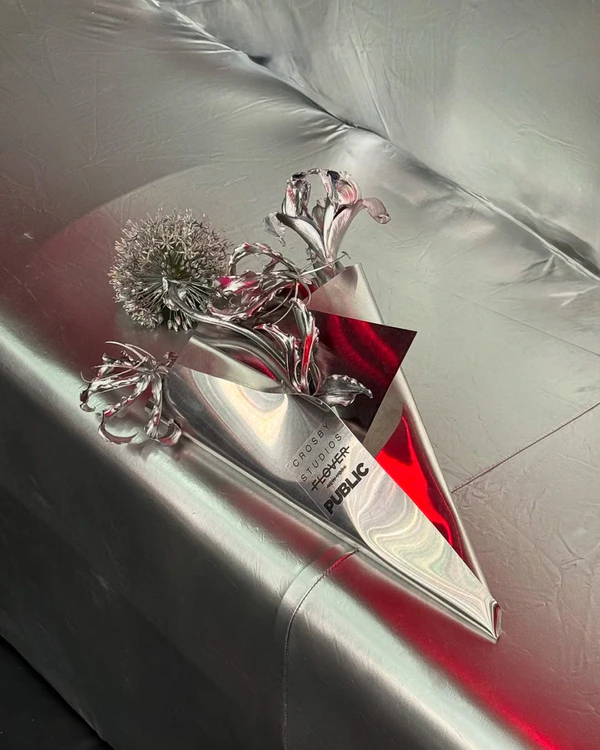 Trend: Chrome Blooms