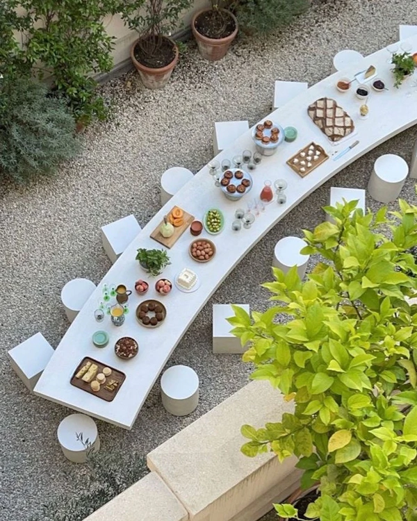 Trend: Curved Tablescapes — photo 2