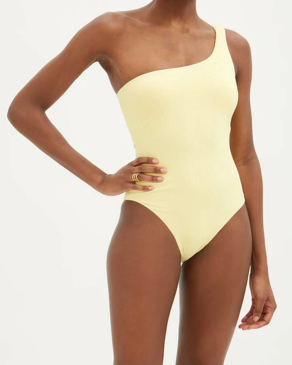 Trendy Swimsuits For a Honeymoon Trip