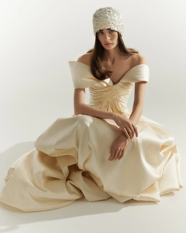 <a href="https://www.instagram.com/valentinyudashkin_official/">Yudashkin</a>