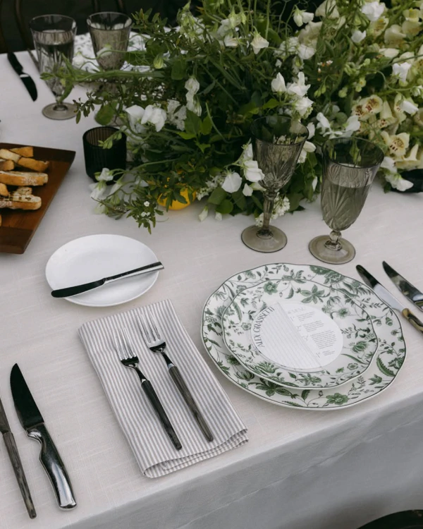 40 Place Settings Trends in 2025 to Transform Your Wedding Table