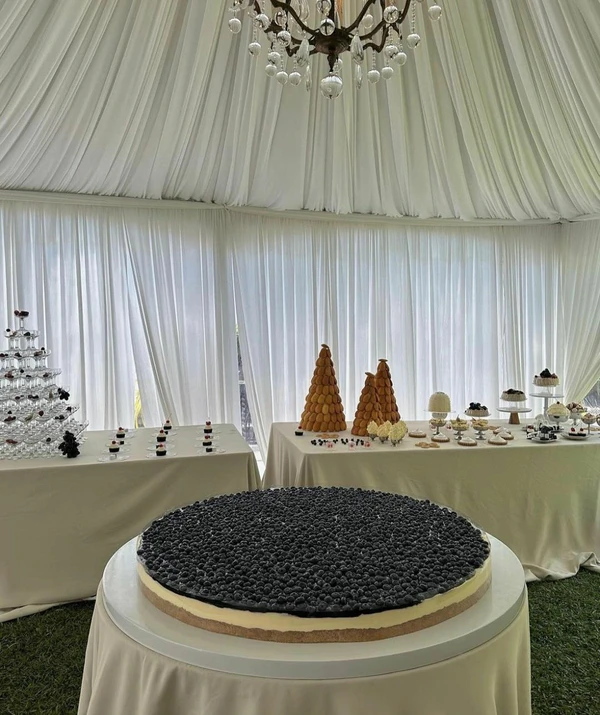 Trend: Giant Single-Tier Wedding Desserts — photo 2