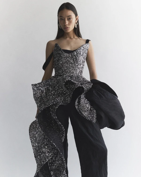 40 Stunning Christmas Party Outfits for 2024