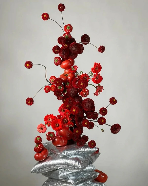 Trend: Red Event Styling — photo 2