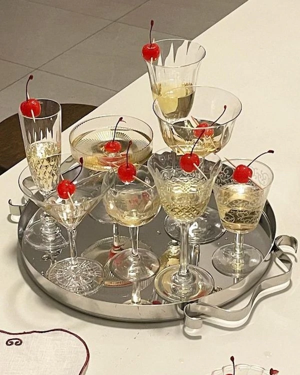40 Trendy Ideas for Serving Your Wedding Cocktails