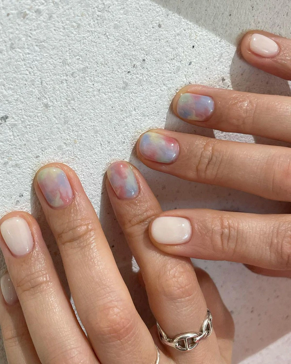 26 Minimalist Nail Design Ideas