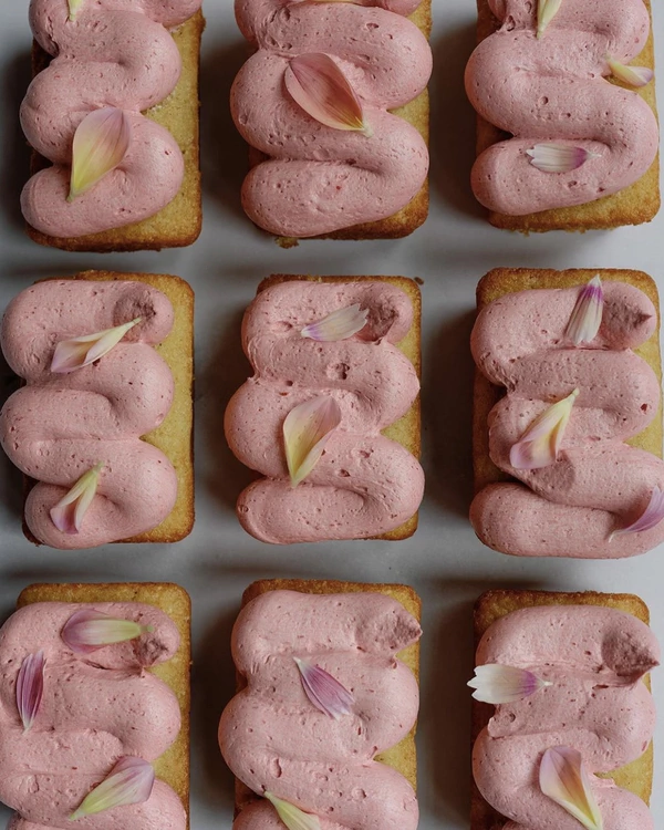 Pink Wedding Cakes & Desserts