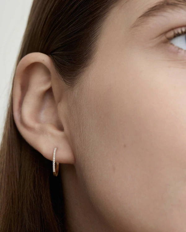 Minimalist Earrings to Compliment Your Wedding Look