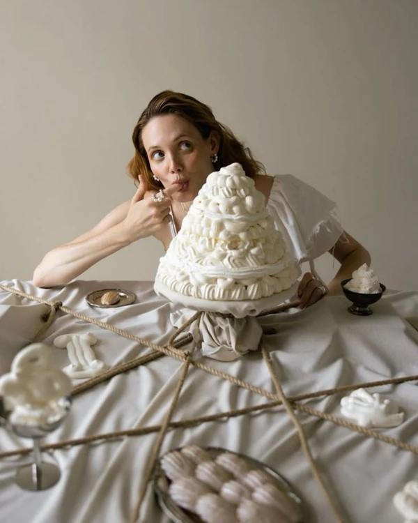 40 Fashionable Food-Infused Wedding Photography Ideas That Serve Style