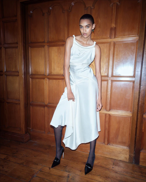 40 Stunning Christmas Party Outfits for 2024