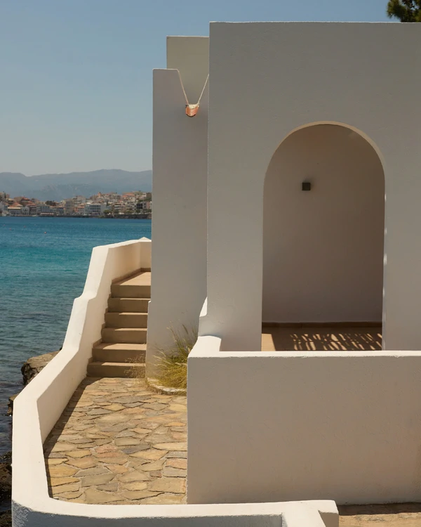 <a href="https://www.instagram.com/p/DMDBHLwRtC8/?img_index=3" target="_blank">Minos Beach Art Hotel</a>