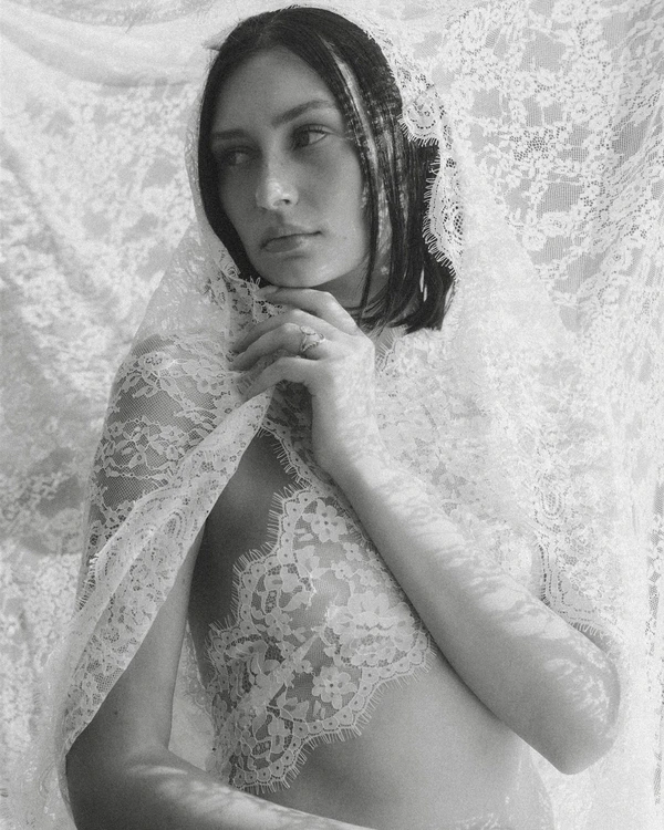 Laced in Light & Ivy — photo 1
