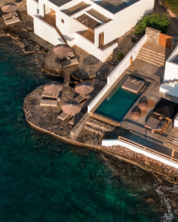 <a href="https://thewed.com/venues/minos-beach-art-hotel" target="_blank">Minos Beach Art Hotel</a>