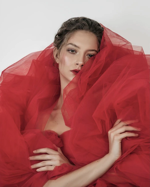 Red lips: 5 secrets for brides