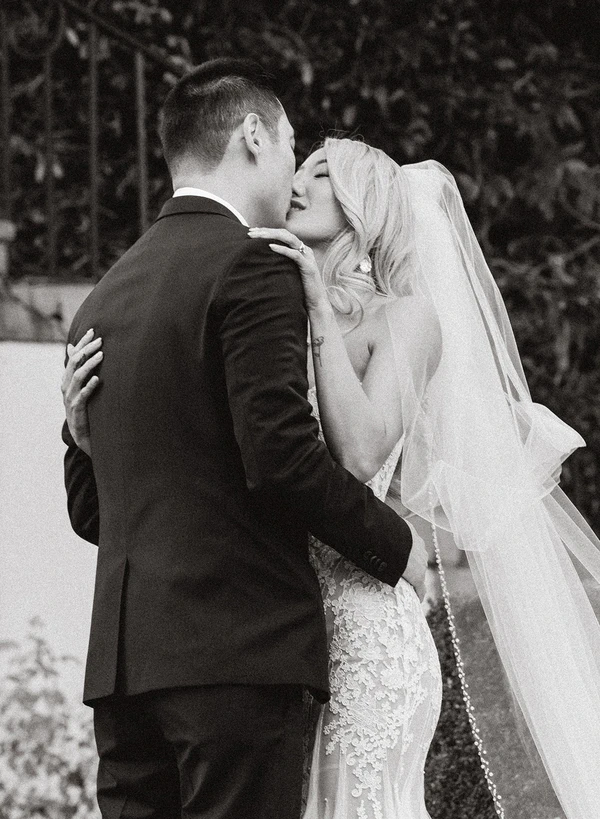 A Dreamlike Siren-Inspired Wedding With Oceanic Details in California