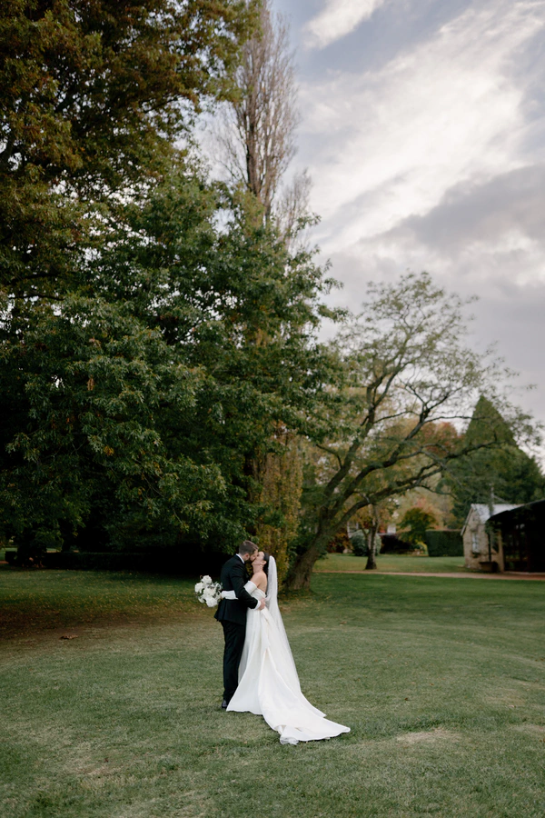 Timeless Elegance and Modern Flair: Charming Bendooley Estate Wedding