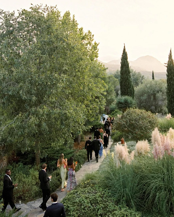 <a href="https://www.instagram.com/julie_julia_weddings/">Julie &amp; Julia Weddings</a>, Photography: <a href="https://www.instagram.com/p/DWekinXiMos/?img_index=10">Paco &amp; Aga</a>