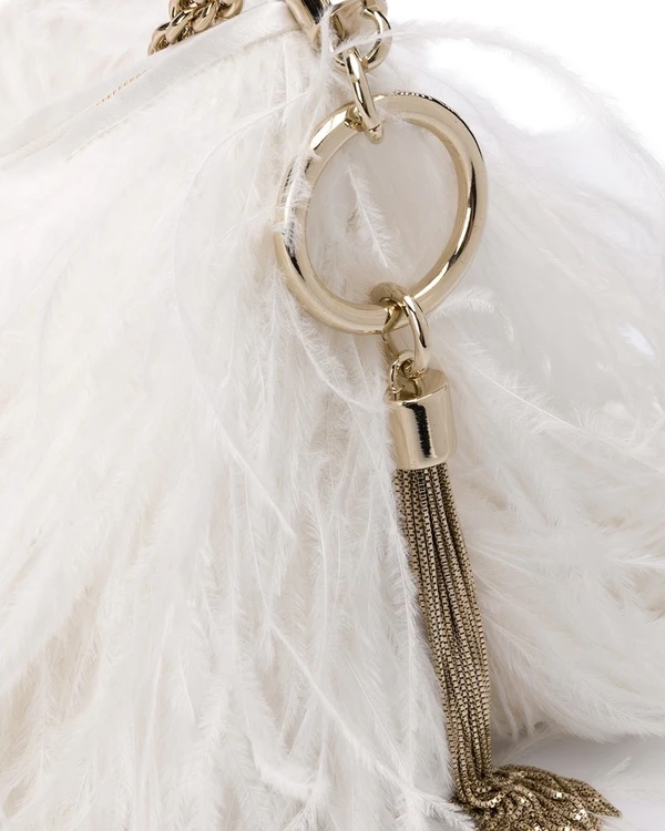 Wedding Trends 2022: Feathers