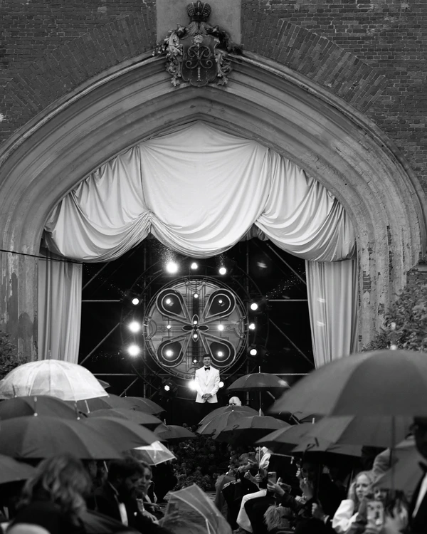 A Dreamlike Wedding with Enchanting Ballerinas & Art in a Historic Palace