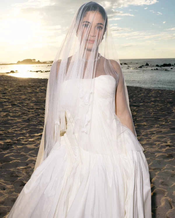 Photography: <a href="https://www.instagram.com/p/DSXtv7QkU2k/?img_index=1">Calenrose</a>