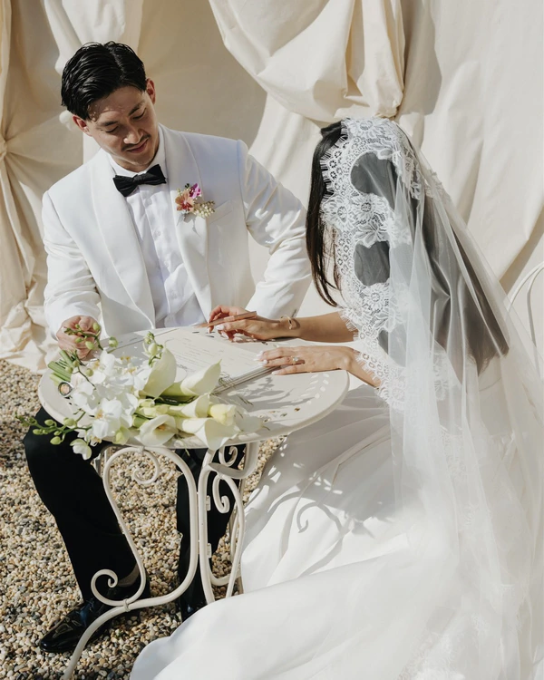A Slim Aarons Inspired Wedding with Tropical Touches in the Byron Bay Hinterland